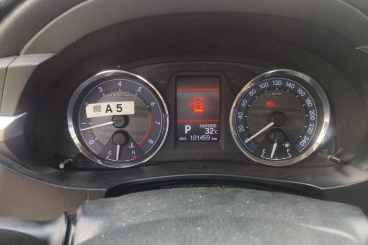 Used Toyota Corolla 2014 1.6L CVT GL-i Leather Edition Odometer Close Up
