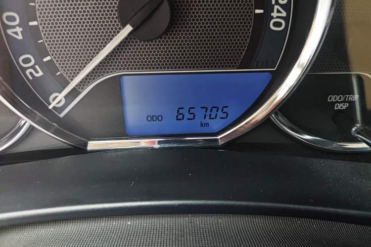 Used Toyota Corolla 2014 1.6L CVT GL Odometer Close Up