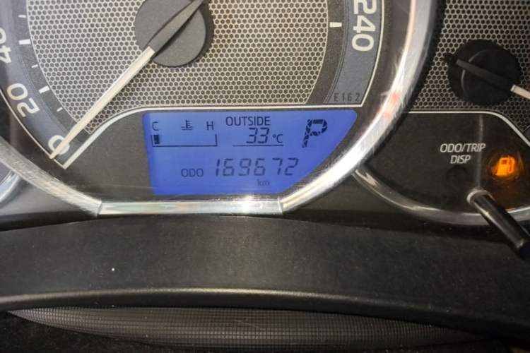 Used Toyota Corolla 2014 1.6L CVT GL Odometer Close Up