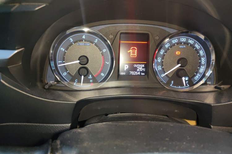 Used Toyota Corolla 2014 1.6L CVT GL-i Leather Edition Odometer Close Up