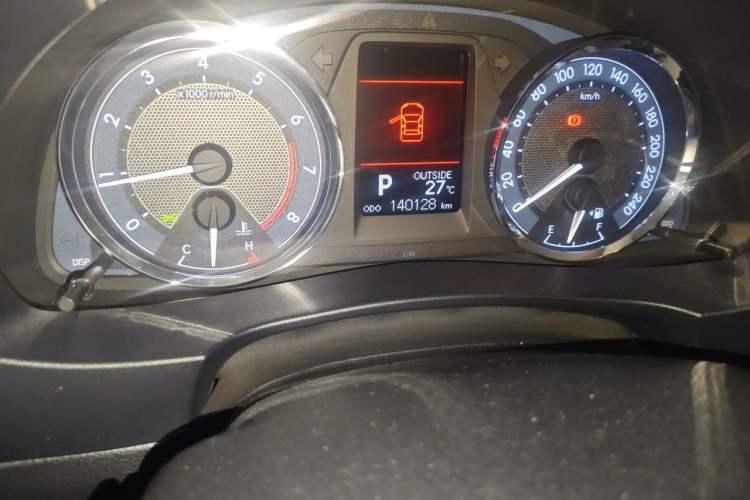 Used Toyota Corolla 2014 1.6L CVT GL-i Leather Edition Odometer Close Up