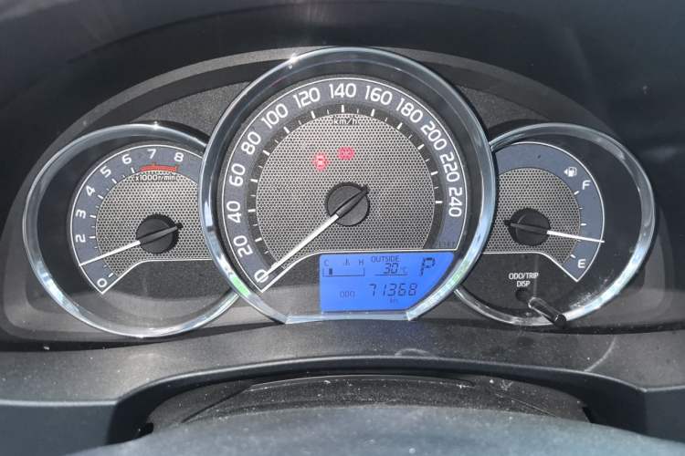 Used Toyota Corolla 2014 1.6L CVT GL Odometer Close Up