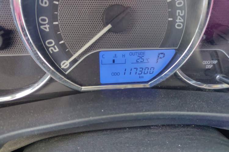 Used Toyota Corolla 2014 1.6L CVT GL Odometer Close Up
