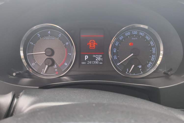 Used Toyota Corolla 2014 1.6L CVT GL-i Odometer Close Up