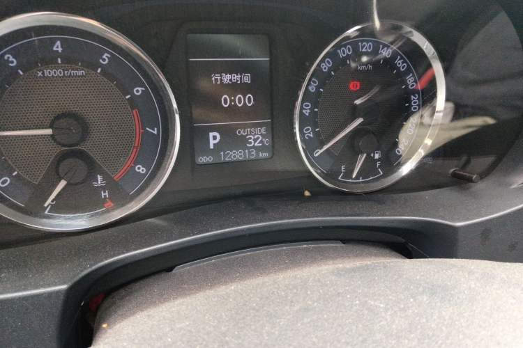 Used Toyota Corolla 2014 1.6L CVT GL-i Leather Edition Odometer Close Up