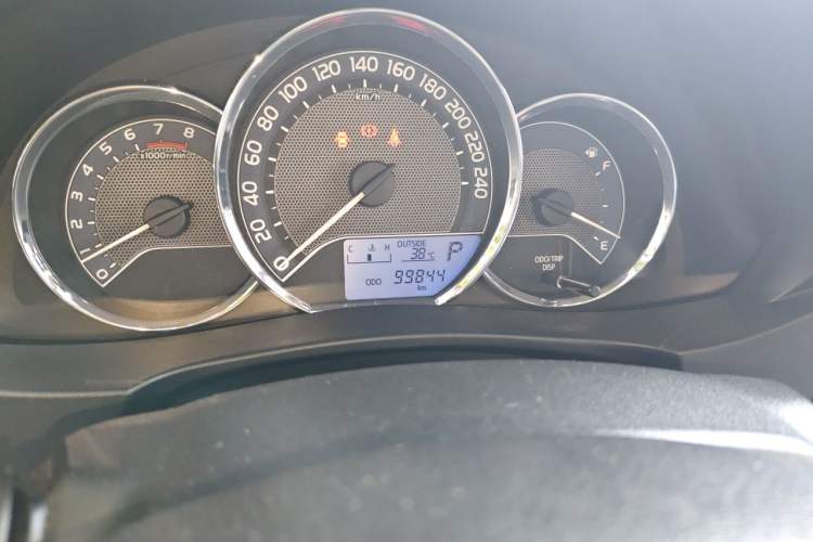 Used Toyota Corolla 2014 1.6L CVT GL Odometer Close Up
