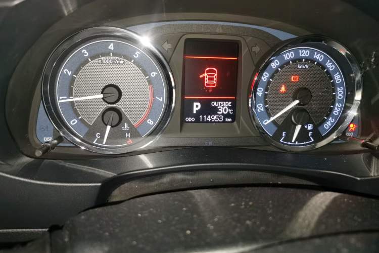 Used Toyota Corolla 2014 1.6L CVT GL-i Odometer Close Up