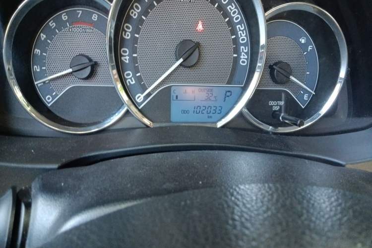 Used Toyota Corolla 2014 1.6L CVT GL Odometer Close Up