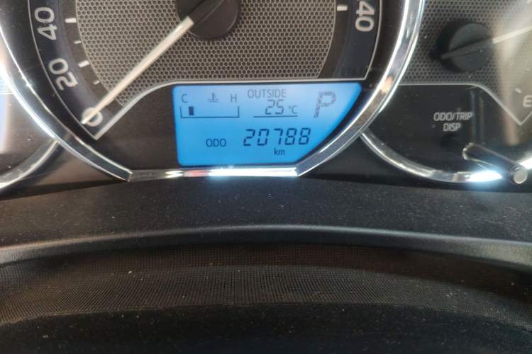 Used Toyota Corolla 2014 1.6L CVT GL Odometer Close Up