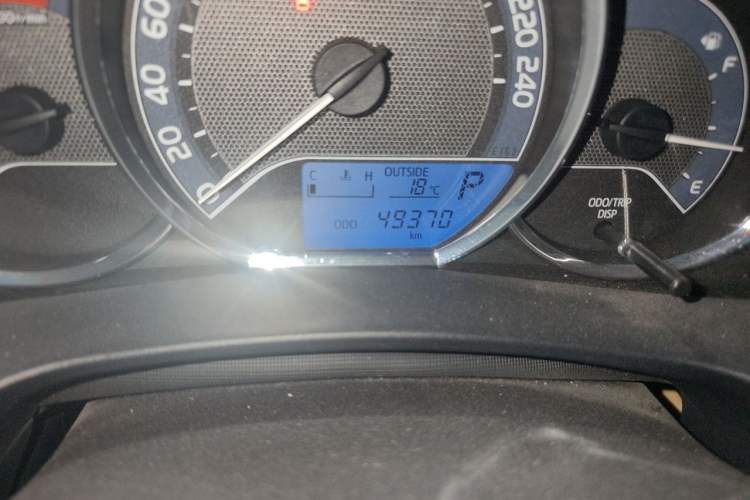 Used Toyota Corolla 2014 1.6L CVT GL Odometer Close Up
