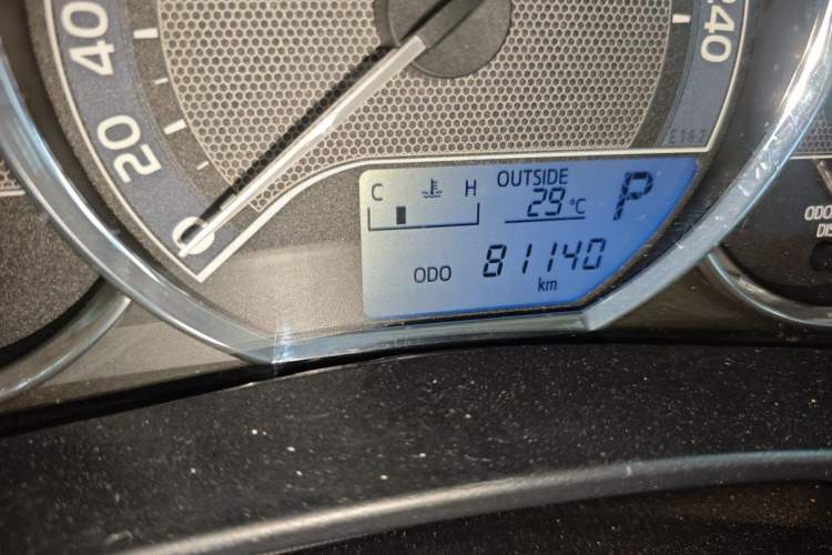 Used Toyota Corolla 2014 1.6L CVT GL Odometer Close Up