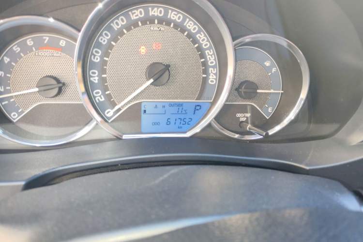 Used Toyota Corolla 2014 1.6L CVT GL Odometer Close Up