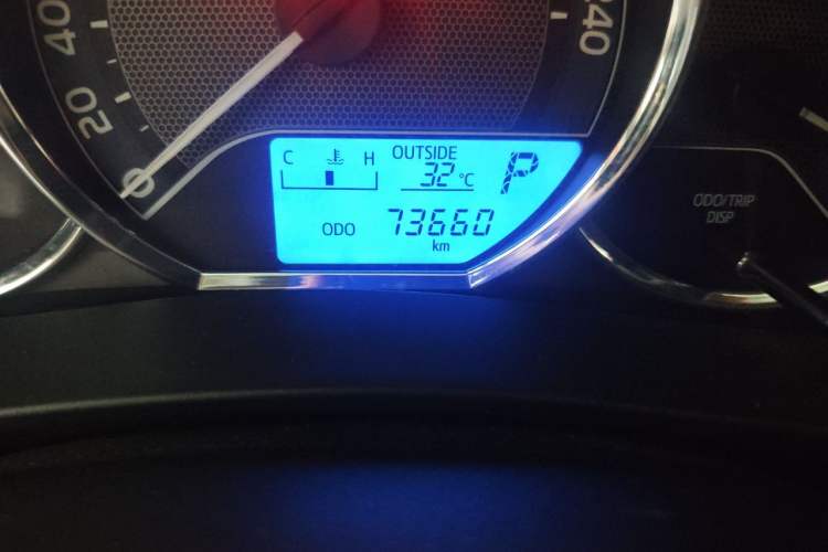 Used Toyota Corolla 2014 1.6L CVT GL Odometer Close Up