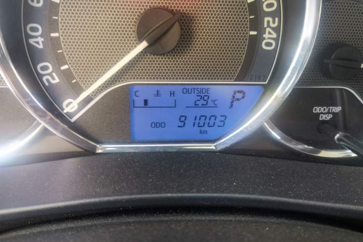 Used Toyota Corolla 2014 1.6L CVT GL Odometer Close Up