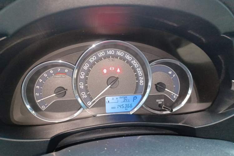 Used Toyota Corolla 2014 1.6L CVT GL Odometer Close Up