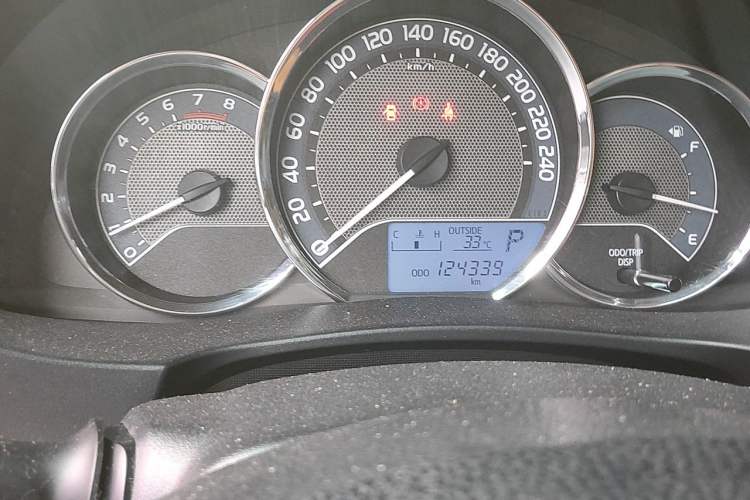 Used Toyota Corolla 2014 1.6L CVT GL Odometer Close Up