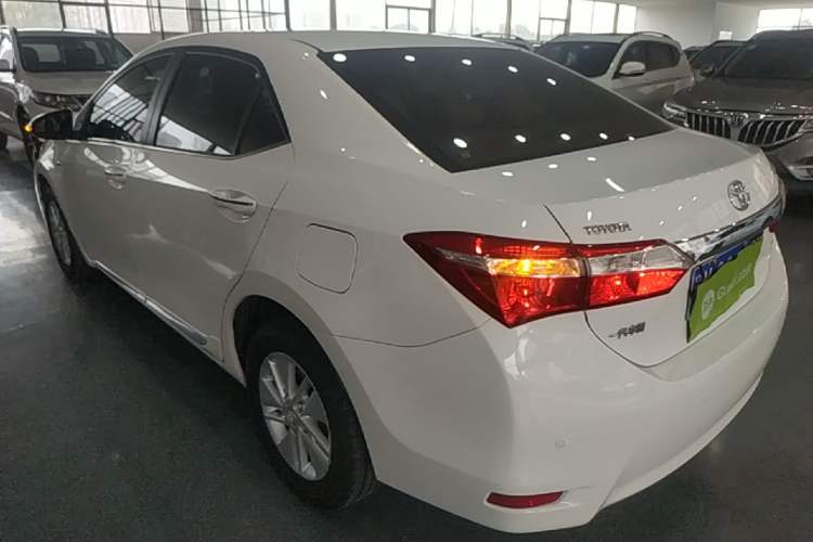 Used Toyota Corolla 2014 1.6L CVT GL-i Rear Left 45 Deg