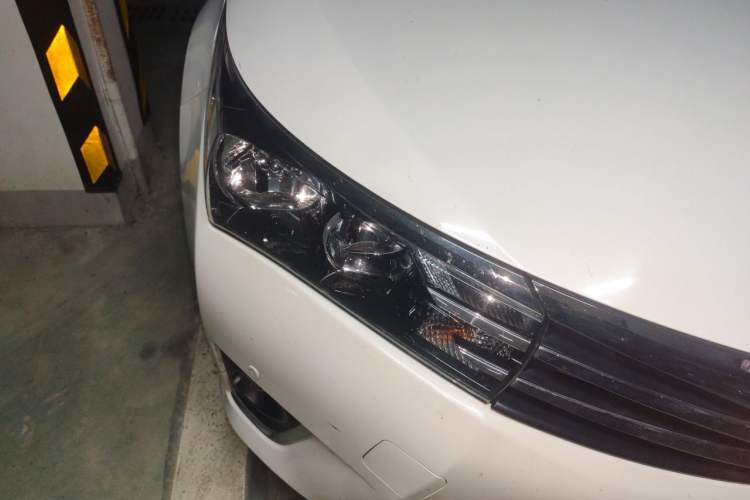 Used Toyota Corolla 2014 1.6L CVT GL-i Right Front Headlight