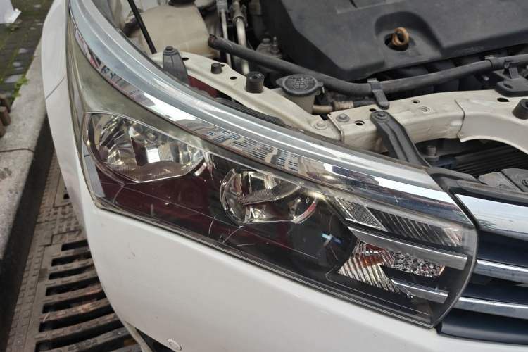 Used Toyota Corolla 2014 1.6L CVT GL-i Right Front Headlight