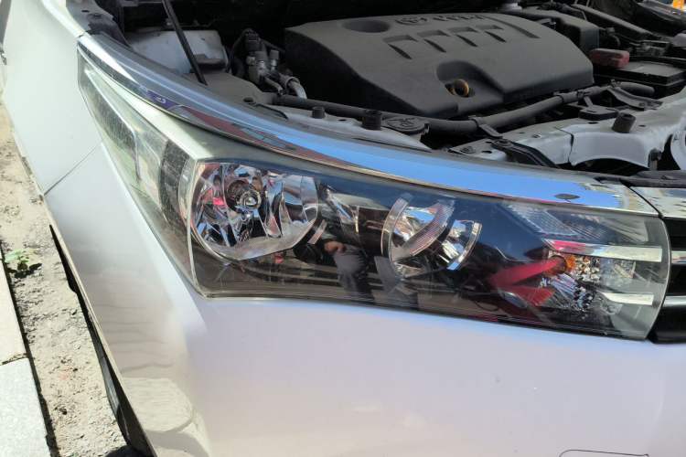 Used Toyota Corolla 2014 1.6L CVT GL-i Right Front Headlight