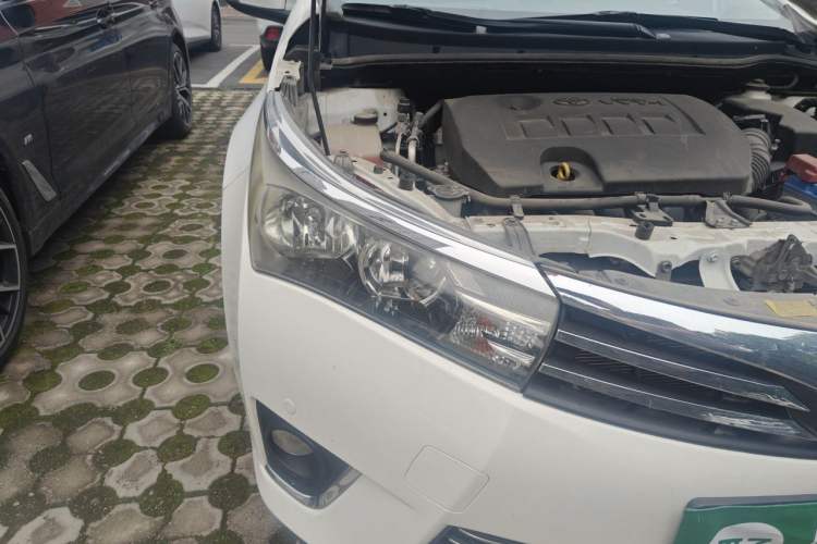 Used Toyota Corolla 2014 1.6L CVT GL-i Right Front Headlight