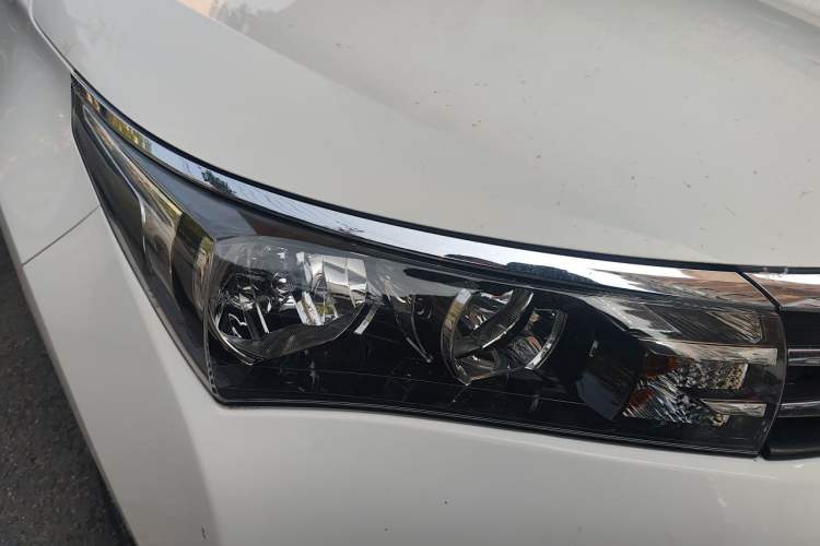 Used Toyota Corolla 2014 1.6L CVT GL-i Right Front Headlight
