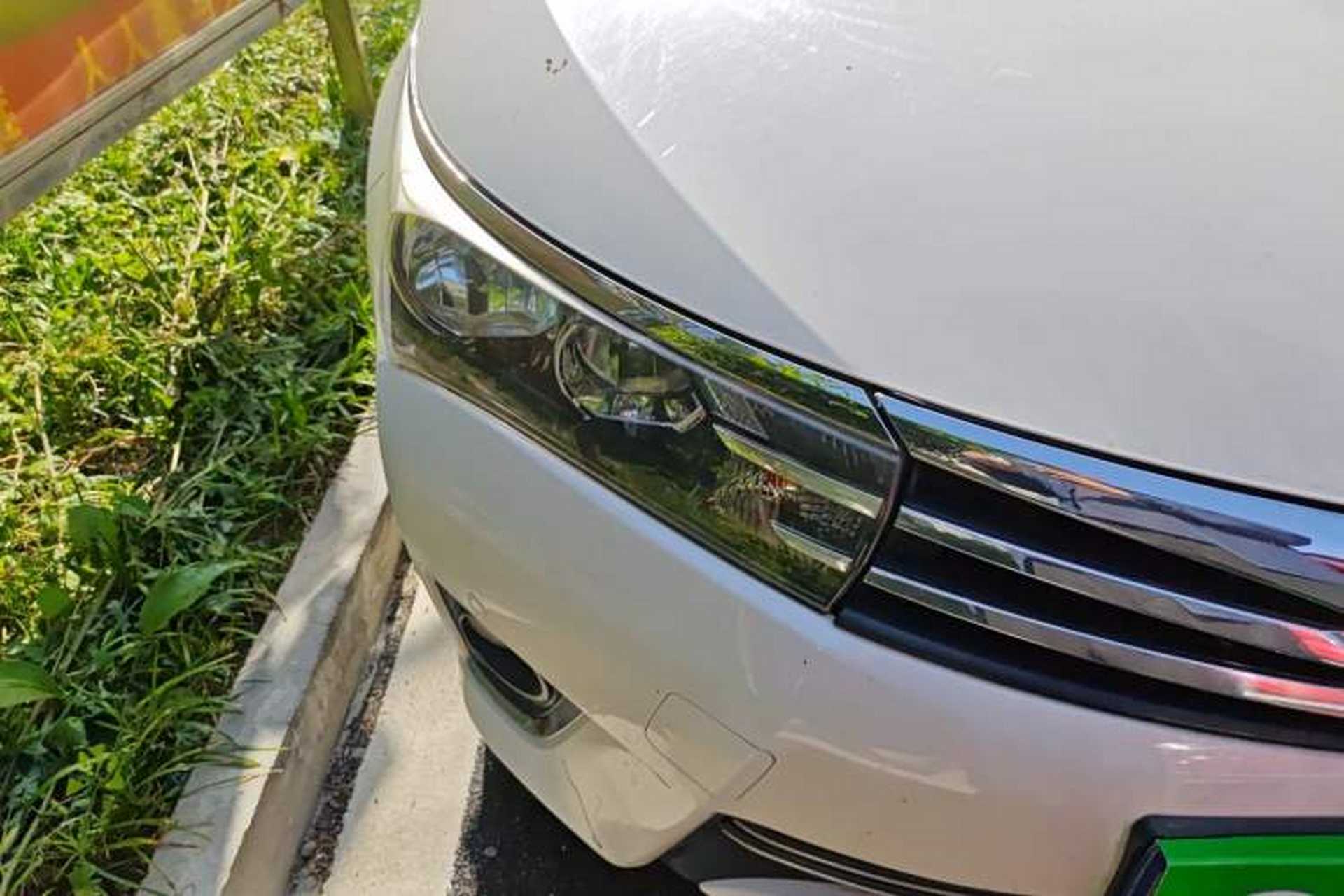 Used Toyota Corolla 2014 1.6L CVT GL-i Right Front Headlight