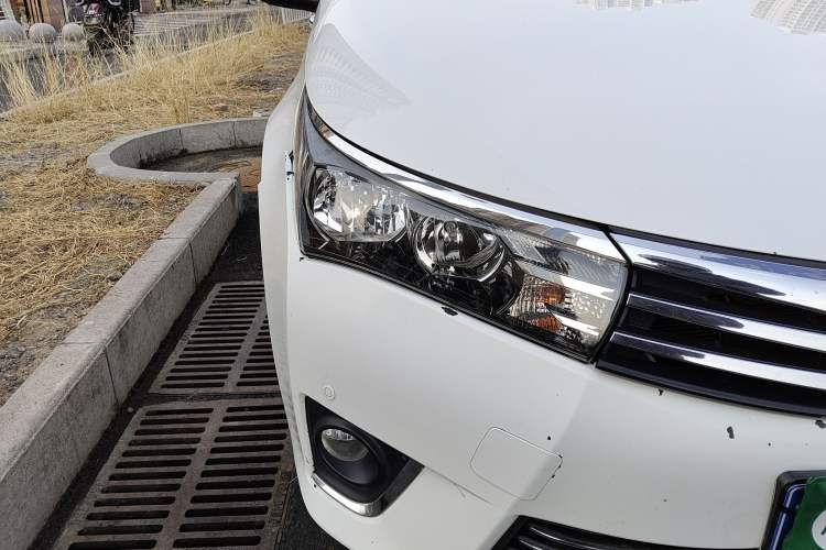 Used Toyota Corolla 2014 1.6L CVT GL-i Leather Edition Right Front Headlight