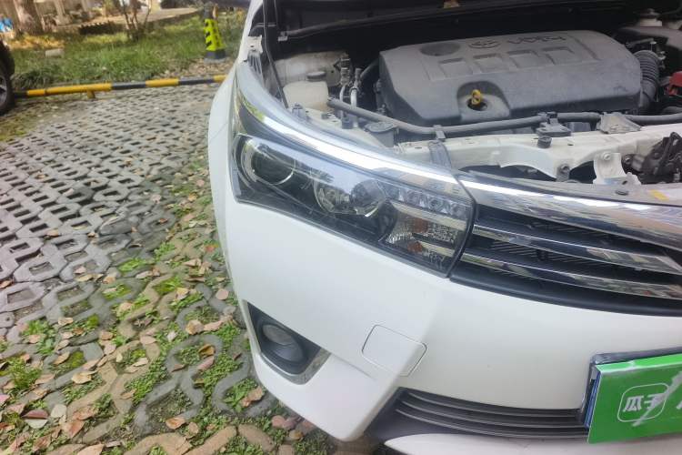 Used Toyota Corolla 2014 1.8L CVT GLX-i Right Front Headlight