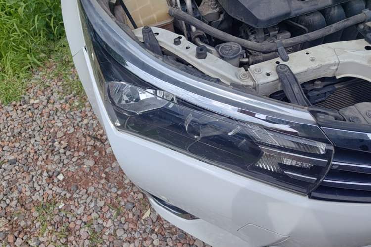 Used Toyota Corolla 2014 1.6L CVT GL-i Right Front Headlight