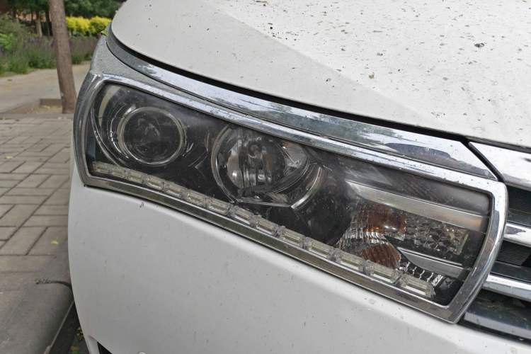 Used Toyota Corolla 2014 1.6L CVT GL-i Right Front Headlight