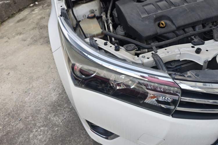 Used Toyota Corolla 2014 1.8L CVT GLX-i Right Front Headlight