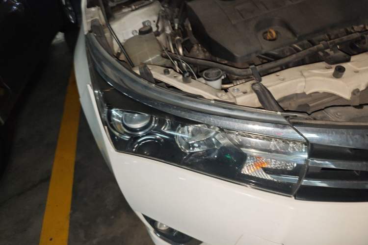 Used Toyota Corolla 2014 1.8L CVT GLX-i Right Front Headlight