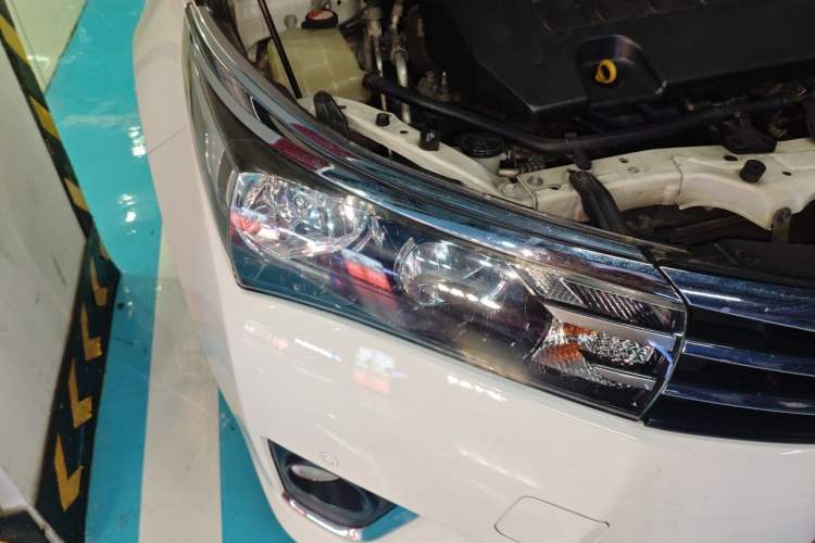 Used Toyota Corolla 2014 1.6L CVT GL-i Right Front Headlight