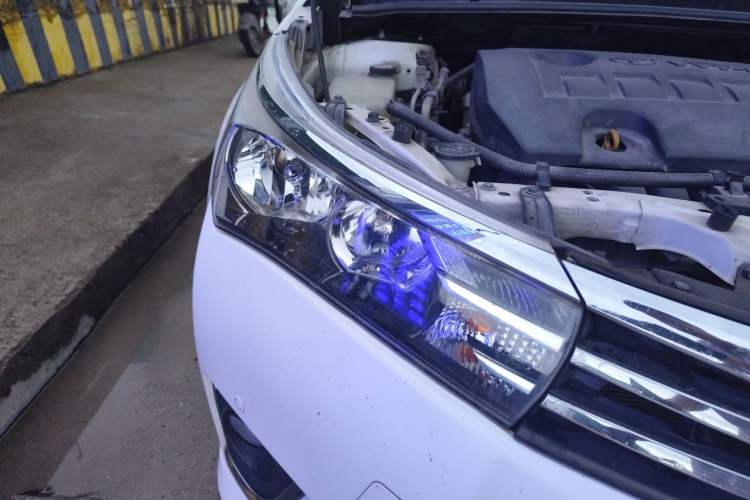 Used Toyota Corolla 2014 1.6L CVT GL-i Right Front Headlight