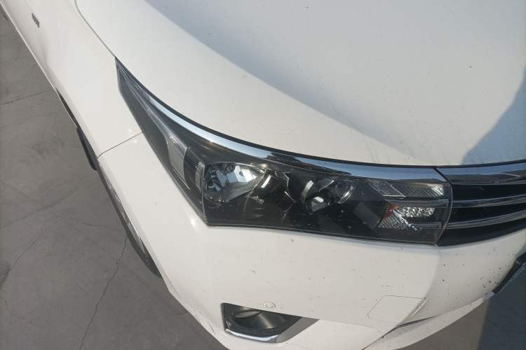 Used Toyota Corolla 2014 1.6L CVT GL-i Right Front Headlight