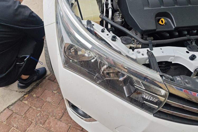 Used Toyota Corolla 2014 1.6L CVT GL-i Leather Edition Right Front Headlight
