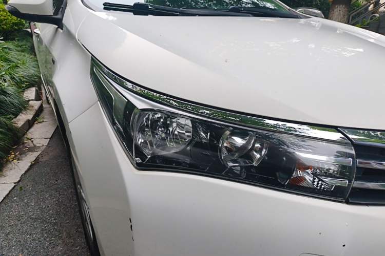 Used Toyota Corolla 2014 1.6L CVT GLX-i Right Front Headlight
