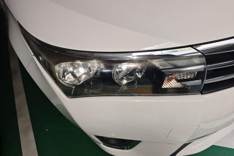 Used Toyota Corolla 2014 1.6L CVT GL-i Right Front Headlight