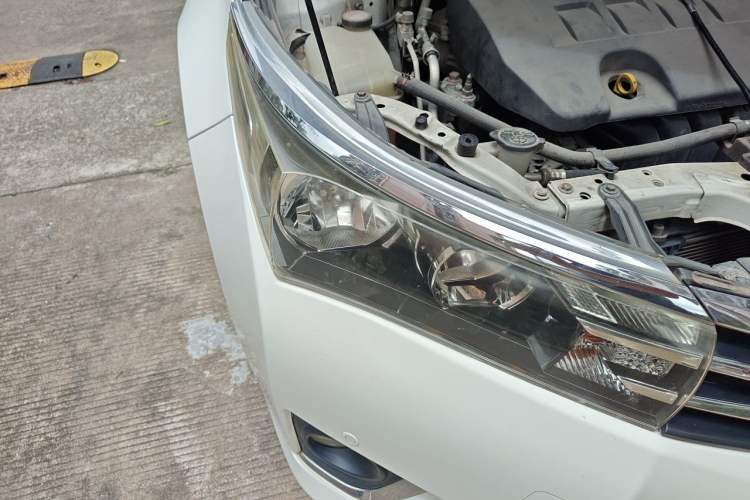 Used Toyota Corolla 2014 1.6L CVT GL-i Right Front Headlight