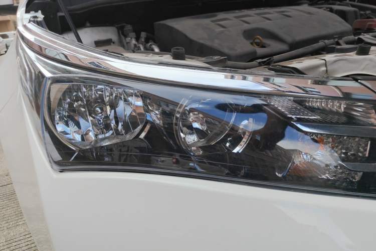Used Toyota Corolla 2014 1.6L CVT GL-i Right Front Headlight