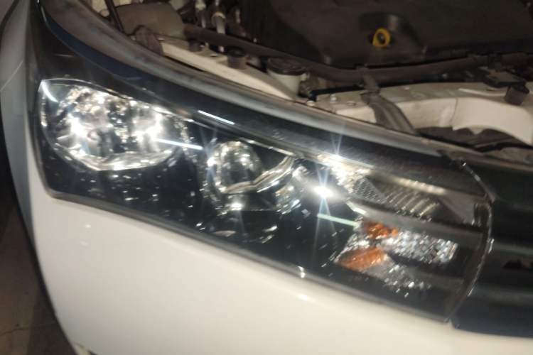 Used Toyota Corolla 2014 1.6L CVT GL-i Right Front Headlight