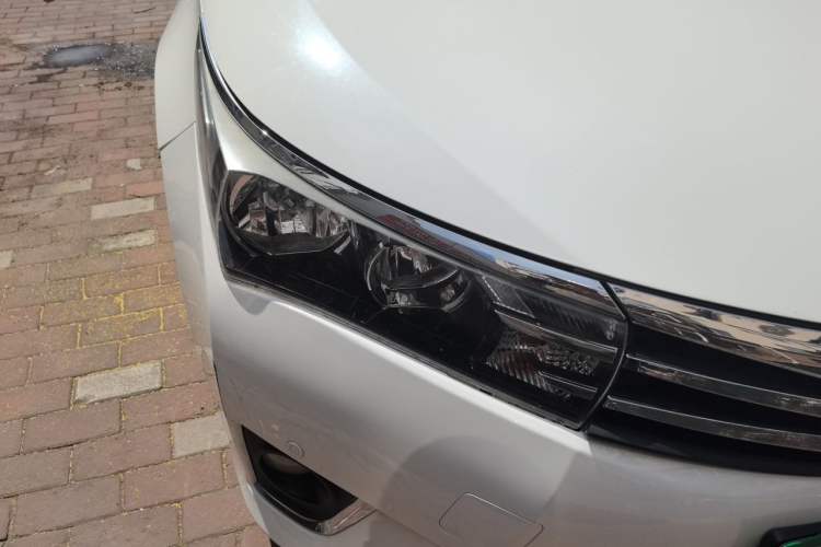 Used Toyota Corolla 2014 1.6L CVT GL-i Right Front Headlight