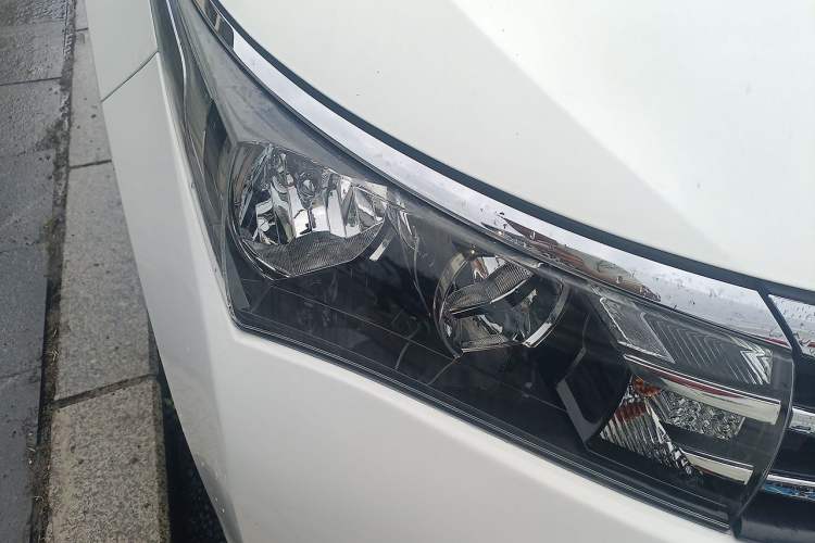 Used Toyota Corolla 2014 1.6L CVT GL-i Right Front Headlight