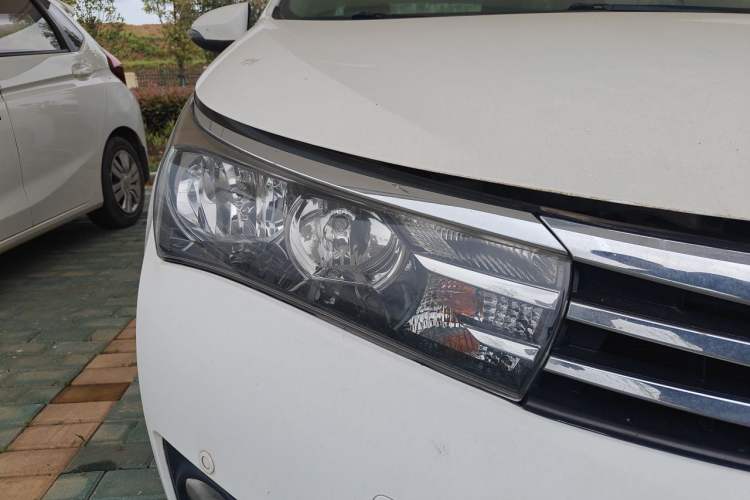 Used Toyota Corolla 2014 1.6L CVT GL-i Right Front Headlight