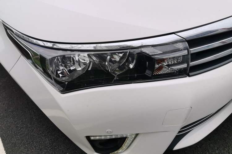 Used Toyota Corolla 2014 1.6L CVT GL-i Right Front Headlight