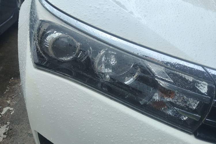 Used Toyota Corolla 2014 1.6L CVT GLX-i Right Front Headlight