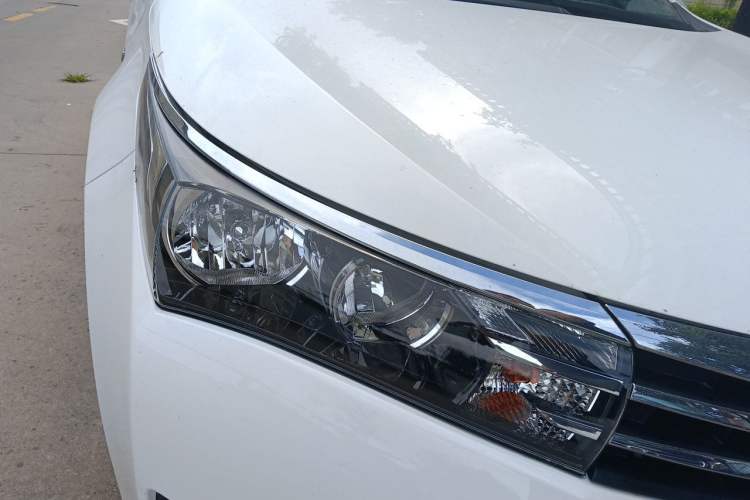 Used Toyota Corolla 2014 1.6L CVT GL-i Right Front Headlight
