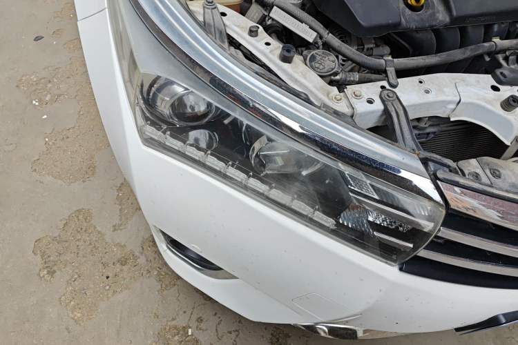 Used Toyota Corolla 2014 1.6L CVT GL-i Right Front Headlight