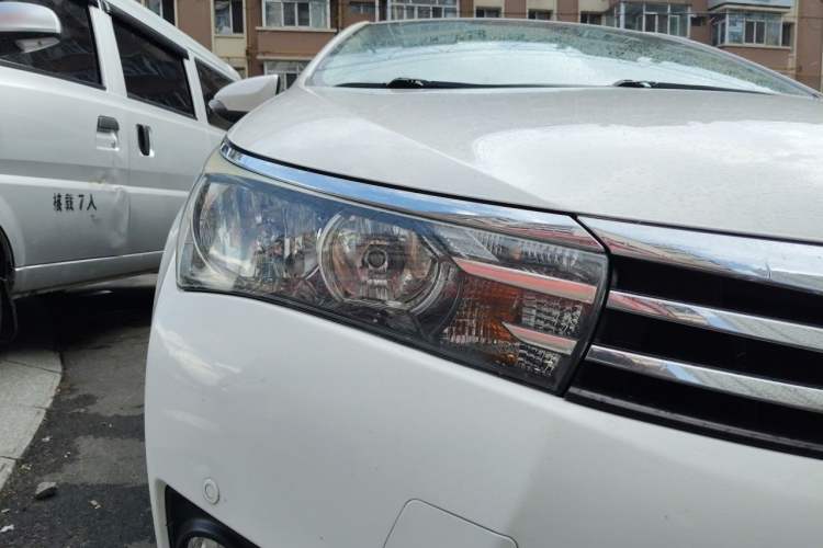 Used Toyota Corolla 2014 1.6L CVT GL-i Right Front Headlight